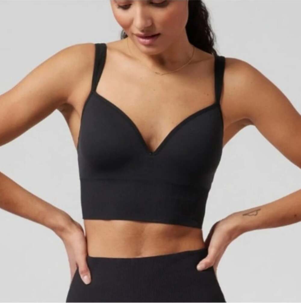 Athleta Embrace black bra large seamless wireless activewear yoga Pilates